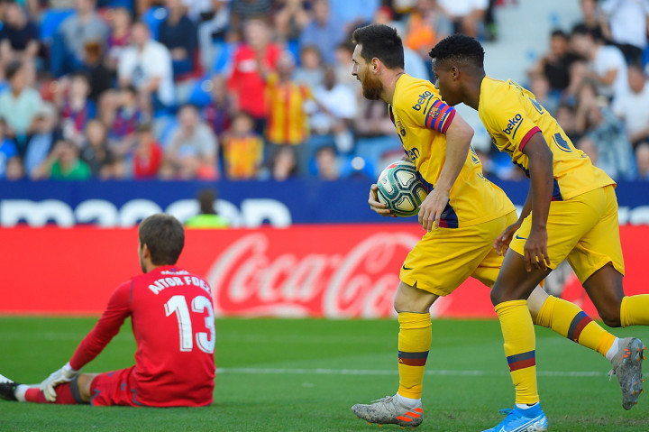 Barcelona sempat unggul lebih dulu di babak pertama lewat penalti Lionel Messi di menit ke-38. 
