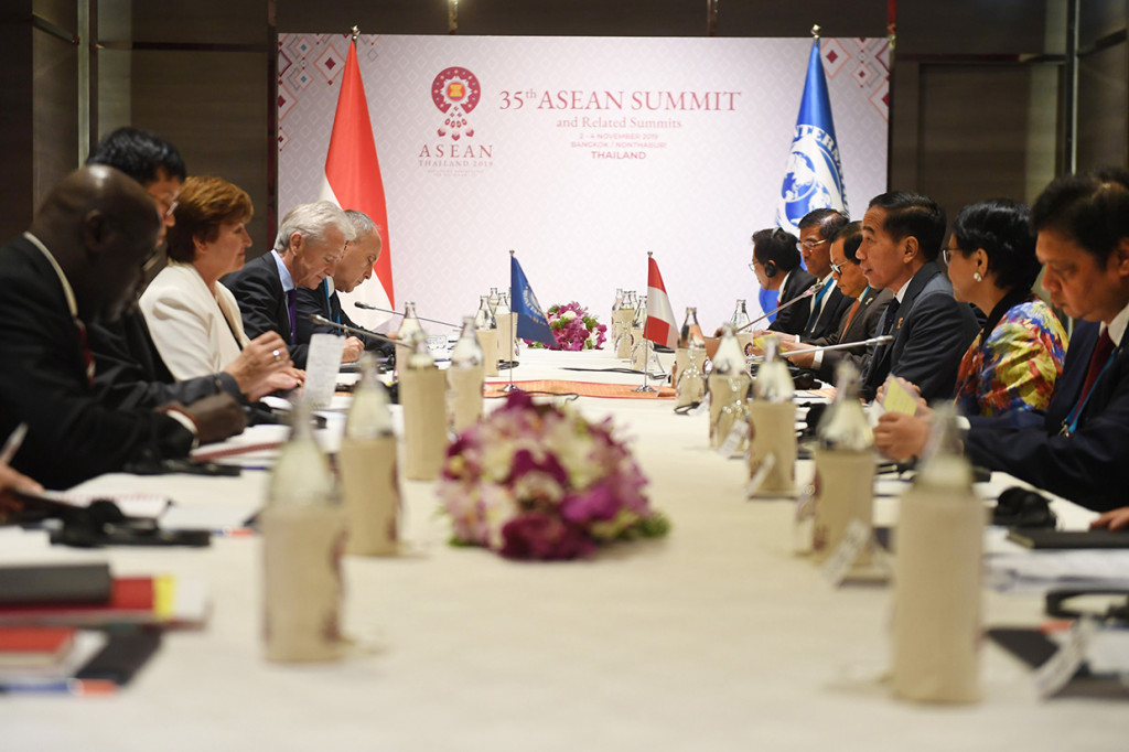 Menlu Retno Marsudi menyebut pertemuan tersbeut membahas terkait ekonomi.
