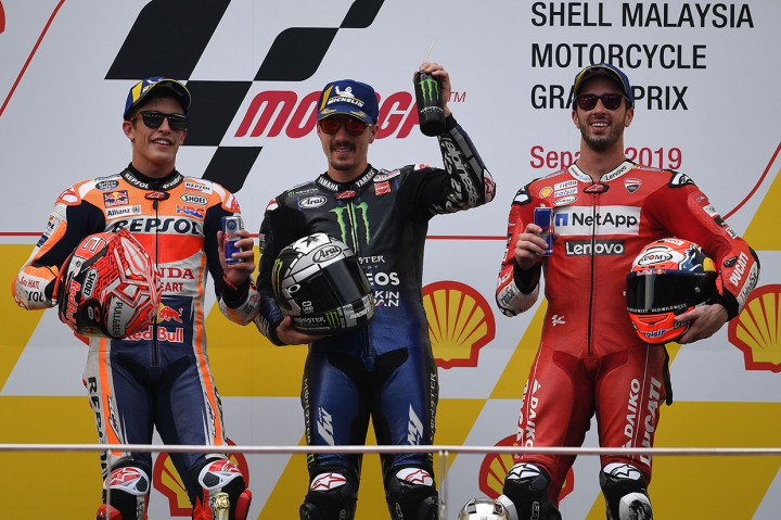 Pada balapan yang berlangsung 20 lap itu, Vinales mengungguli Marc Marquez (Repsol Honda) dan Andrea Dovizioso (Mission Winnow Ducati).