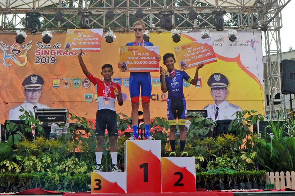 Etape kedua dengan rute Pasaman - Bukittinggi, sejauh 112,2 kilometer itu dimenangkan pebalap Tim Sapura Cycling Team (Malaysia) Jesse Ewart dengan catatan waktu 2.51.13 detik, disusul Firdaus Ahmad Yoga Ilham dari PGN Road Cycling Team (Indonesia) pada posisi kedua dan Jamalidin Novardianto dari PGN Road Cycling Team (Indonesia) pada posisi ketiga.