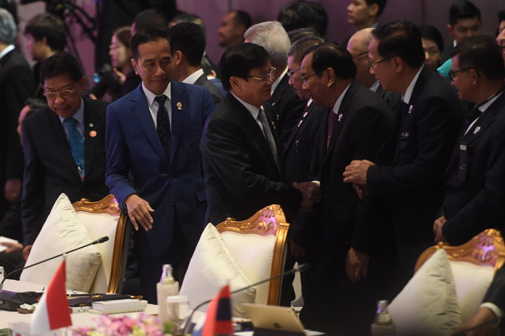 Pada siang hari nanti, Presiden Joko Widodo akan menghadiri acara santap siang bersama sambil membicarakan pembangunan berkelanjutan bersama para pemimpin ASEAN dan Sekretaris Jenderal PBB.