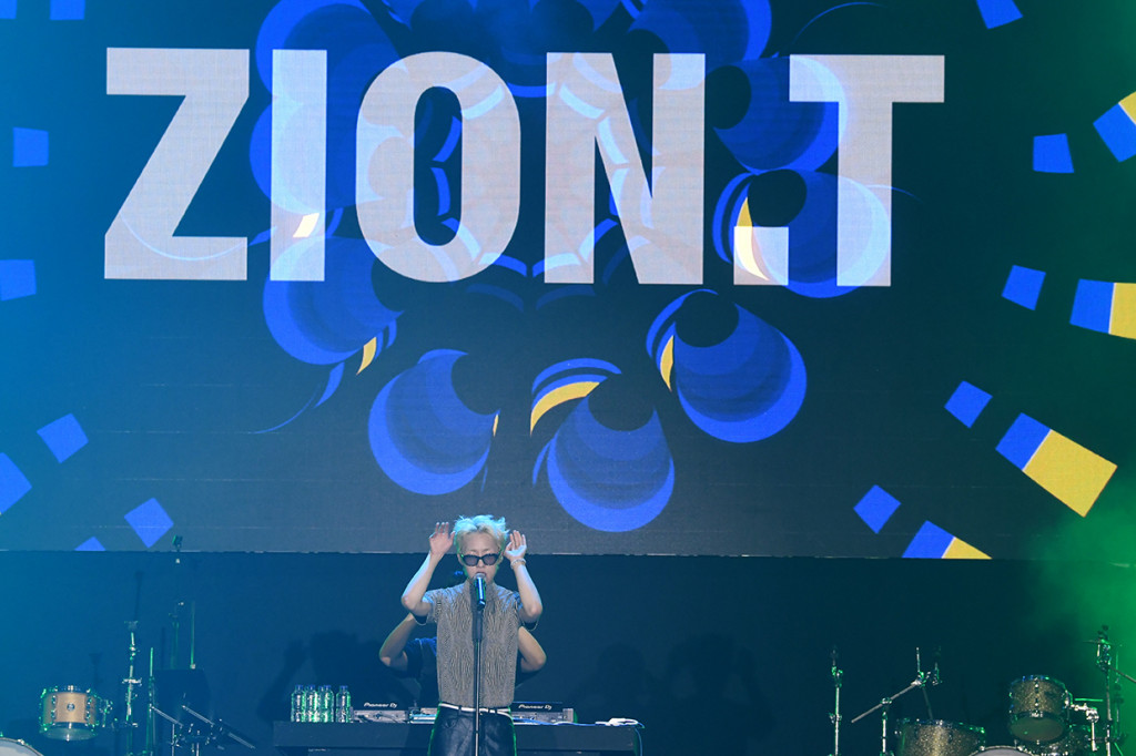 Penyanyi asal Korea Selatan Zion.T (Kim Hae-Sol) beraksi pada acara GudFest 2019 di Jakarta.