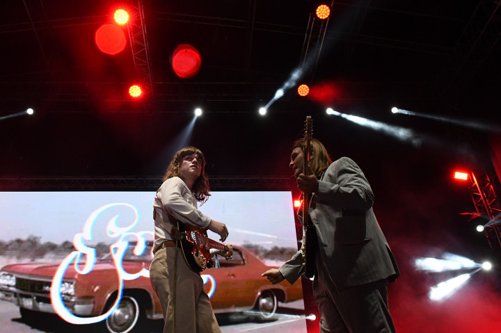 Grup band Indie Rock asal Brighton, Inggris tersebut membawakan sejumlah lagu hitsnya seperti What Would I Do?, Him and Her dan If You Know That I'm Lonely. 