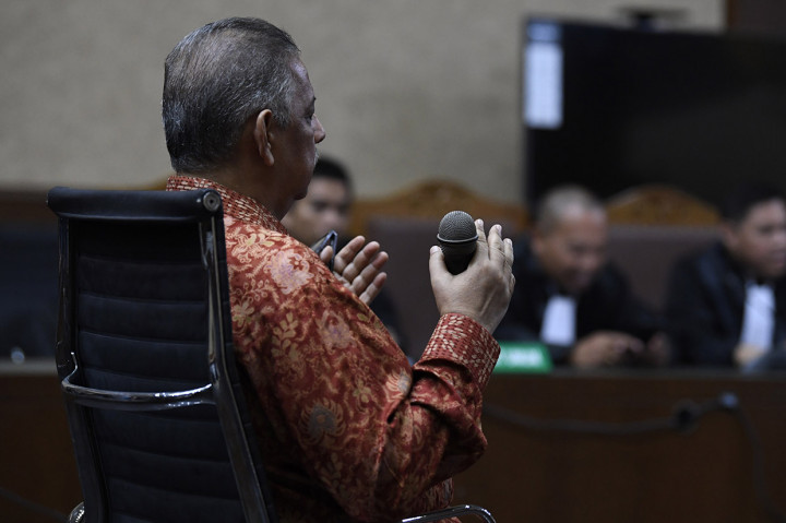 Mantan Direktur Utama PT PLN Sofyan Basir divonis bebas di Pengadilan Tindak Pidana Korupsi (Tipikor). Sofyan langsung berdoa di kursi terdakwa.
