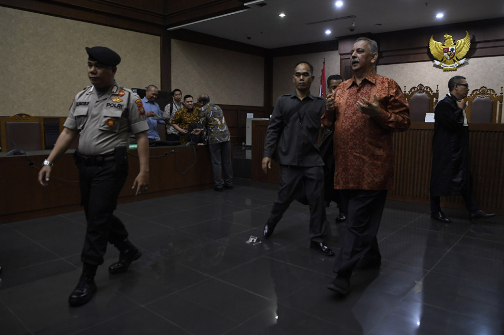 Sebelumnya, Sofyan dituntut 5 tahun penjara dan denda Rp 200 juta subsider 3 bulan kurungan. Sofyan diyakini jaksa pada KPK bersalah karena memfasilitasi pemberian suap dari pengusaha Johanes Budisutrisno Kotjo kepada mantan anggota DPR Eni Maulani Saragih dan mantan Mensos Idrus Marham.