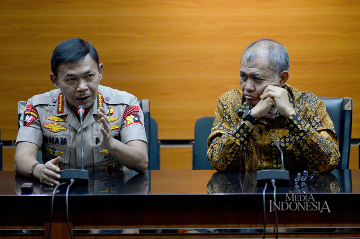 Kapolri Jenderal Idham Azis menegaskan komitmen Polri mengungkap kasus teror yang dialami penyidik KPK Novel Baswedan. Namun Kapolri harus lebih dulu memilih Kabareskrim yang baru untuk mempercepat penanganan kasus termasuk teror terhadap Novel. 