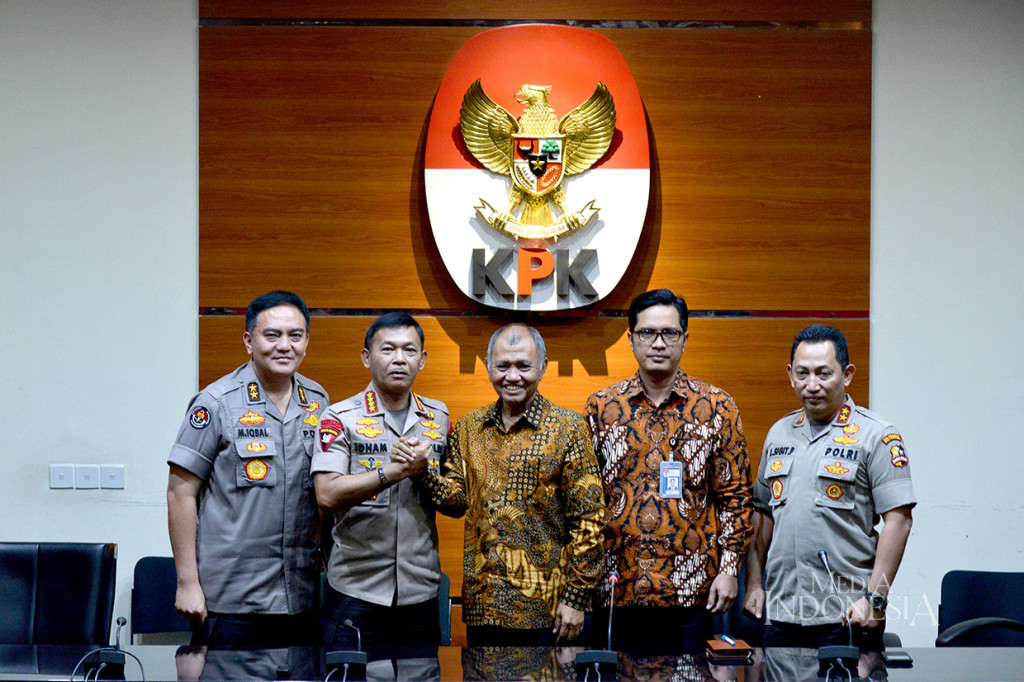 Ketua KPK Agus Rahardjo juga berharap pertemuan dengan Kapolri juga memperkuat kerja sama KPK dan Polri.