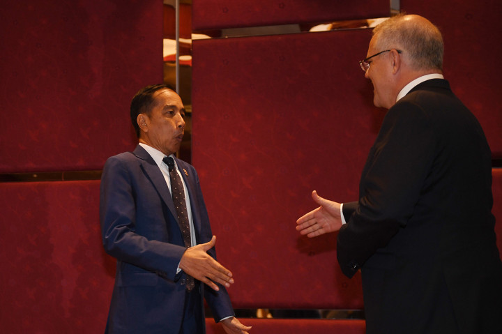 Presiden Joko Widodo menyambut Perdana Menteri Australia Scott Morrison, dalam pertemuan bilateral di sela KTT ke-35 ASEAN di Bangkok, Thailand.