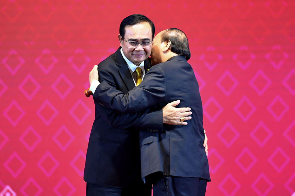 Sebagai komunitas yang padu dan berkembang, ASEAN dinilai harus lebih responsif terhadap dunia yang terus berubah. Di sisi lain, respons ASEAN terhadap berbagai tantangan di
kawasan akan berhasil jika blok ini tetap bersatu.    