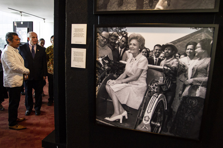 Pameran tersebut diselenggarakan dalam rangka memperingati HUT ke-70 hubungan diplomatik Amerika Serikat-Indonesia.