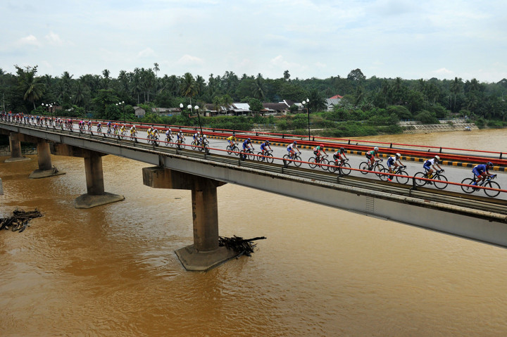 Etape keempat dengan rute Dharmasraya-Sawahlunto sejauh 205,3 kilometer itu dimenangkan pebalap Cristian Reaileanu dari Team Sapura Cycling dengan catatan waktu 4.55.27 detik, disusul pebalap Jesse Ewart dari Team Sapura Cycling pada posisi kedua dan Jamalidin Novardianto dari Tim PGN Road Cycling pada posisi ketiga.