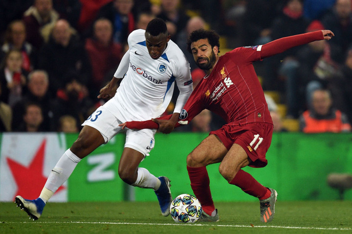 Bertindak sebagai tuan rumah, Liverpool mengambil inisiatif serangan sejak awal laga. Namun serangan-serangan The Red mampu diredam barisan pertahanan tim tamu.