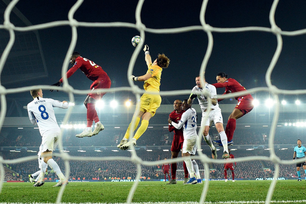 Kiper Genk, Gaetan Coucke bekerja keras pada laga tersebut. Dia beberapa kali berhasil menyelamatkan gawangnya dari serangan para pemain tuan rumah.