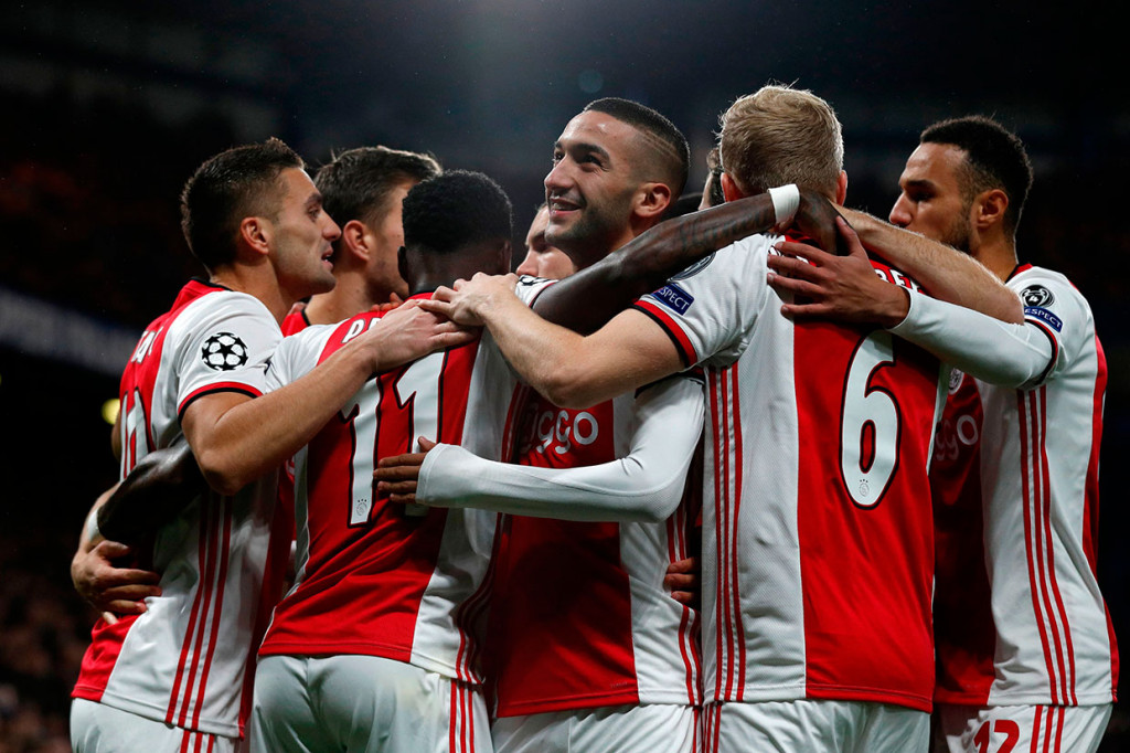 Tampil di hadapan pendukungnya sendiri, Chelsea justru kebobolan terlebih dahulu di awal laga. Tammy Abraham membuat gol bunuh diri usai salah mengantisipasi sepakan bebas Quincy Promes di menit kedua.