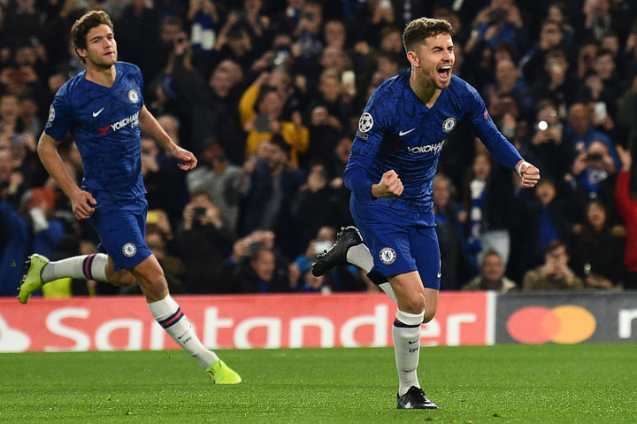Namun semenit kemudian Chelsea berhasil menyamakan kedudukan menjadi 1-1 lewat eksekusi penlati Jorginho. Hadiah penalti diberikan usai Cristian Pulisic dilanggar Joel Veltman di kotak terlarang.