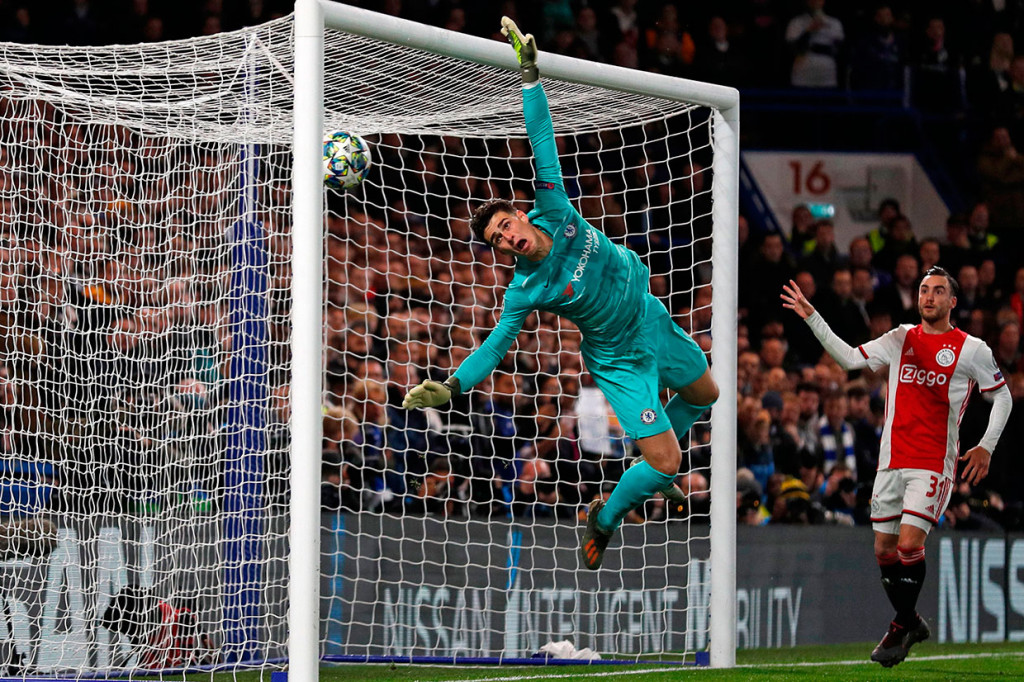 Pada menit ke-35 Ajax semakin di atas angin, setelah tendangan sudut Hakim Ziyech membentur mistar dan bola rebound mengenai wajah kiper Chelsea Kepa Arrizabagala dan masuk ke gawang sendiri. Skor 3-1 bertahan hingga jeda.