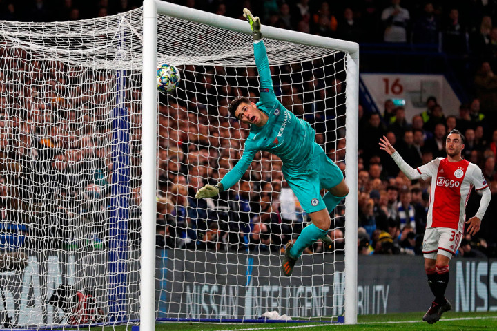 Pada menit ke-35 Ajax semakin di atas angin, setelah tendangan sudut Hakim Ziyech membentur mistar dan bola rebound mengenai wajah kiper Chelsea Kepa Arrizabagala dan masuk ke gawang sendiri. Skor 3-1 bertahan hingga jeda.