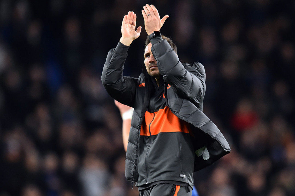 Hasil imbang ini membuat Chelsea masih menjadi pemuncak klasemen Grup H dengan torehan tujuh poin. Sedangkan Ajax menempel di posisi kedua dengan poin sama, namun kalah agregat gol.