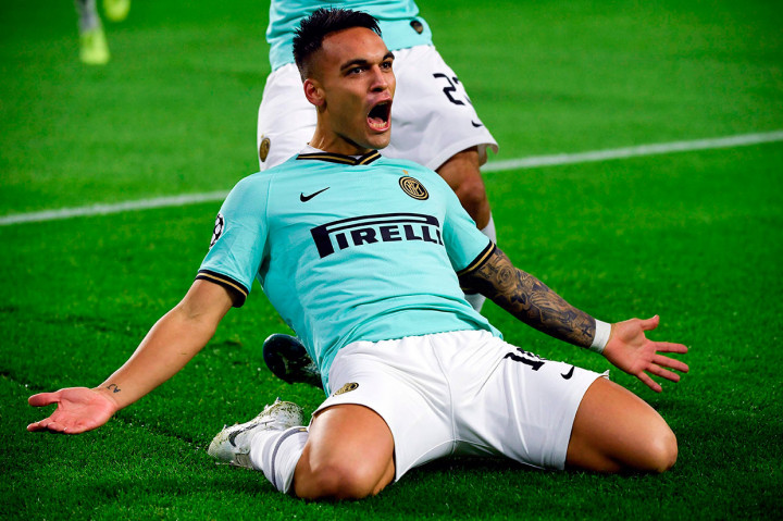 Lautaro Martinez melakukan selebrasi usai menjebol gawang Borussia Dortmund yang dijaga Roman Buerki.