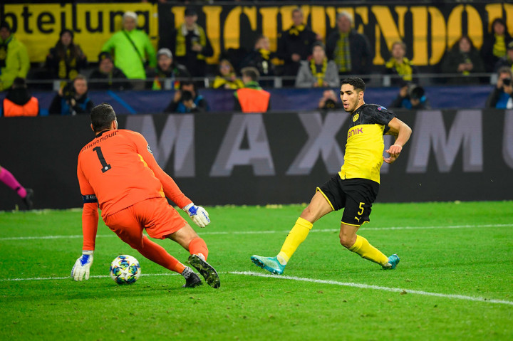 Dan Hakimi kembali mencatatkan namanya di papan skor untuk membawa Dortmund unggul 3-2 pada menit ke-77.