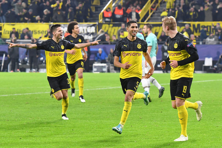 Hakimi melakukan selebrasi bersama rekan-rekan setimnya usai menjebol gawang Samir Handanovic.