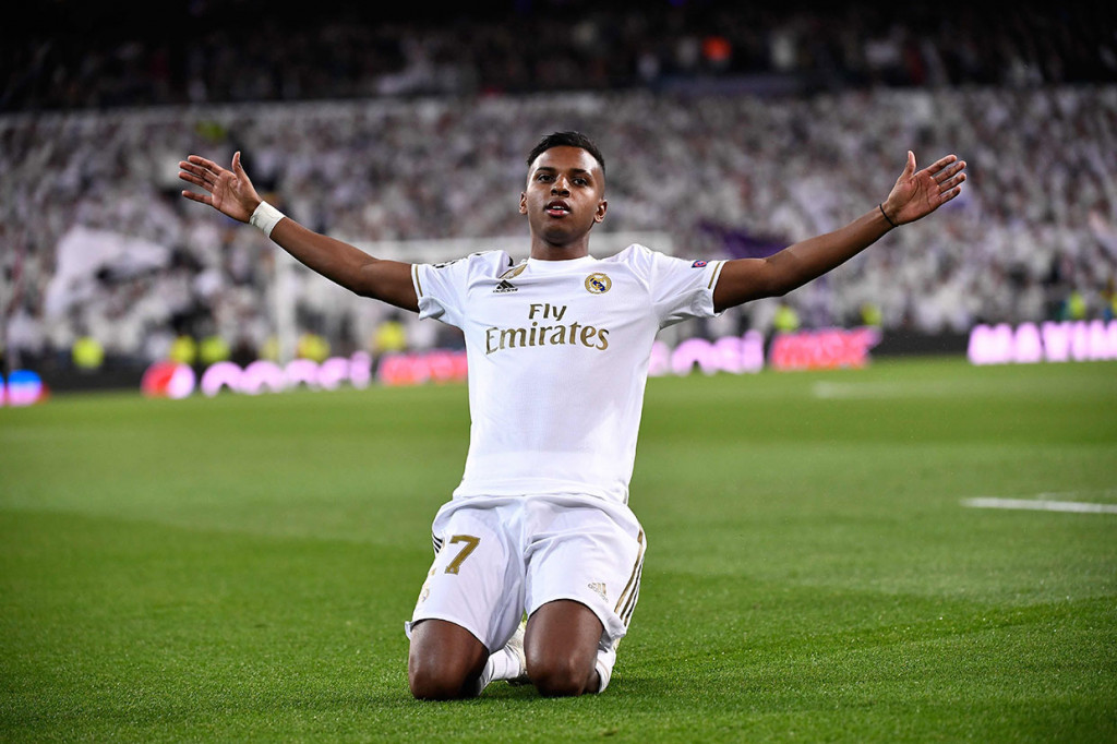 Berlaga di hadapan ribuan pendukung sendiri, Real Madrid tampil percaya diri dan berhasil unggul cepat saat pertandingan baru berjalan empat menit. Sepakan kaki kiri Rodrygo menjebol gawang Galatasaray.