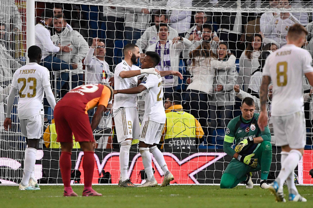Madrid menutup babak pertama dengan keunggulan 4-0 lewat  gol Karim Benzema menyambut umpan silang Rodrygo.