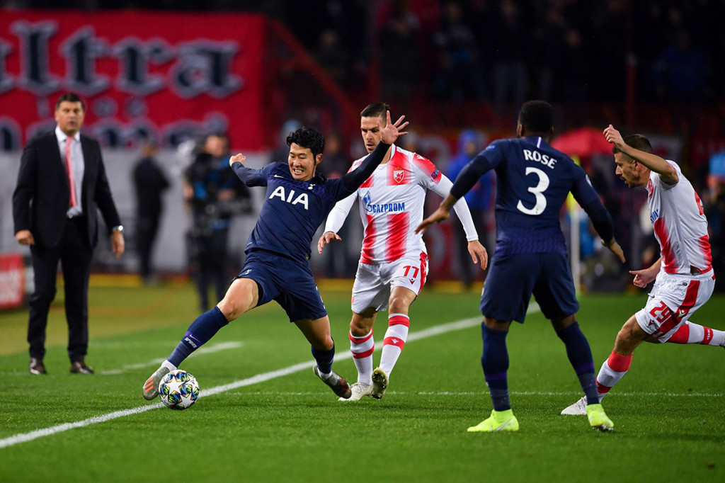 Permainan kedua kesebelasan berjalan menarik sejak awal laga. Para pemain Red Stad Belgrade dan tim tamu memperagakan permainan terbuka.