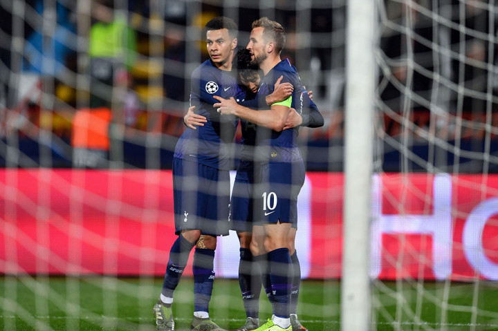 Empat menit berselang Son kembali mencatatkan namanya di papan skor untuk membawa timnya unggul 3-0.