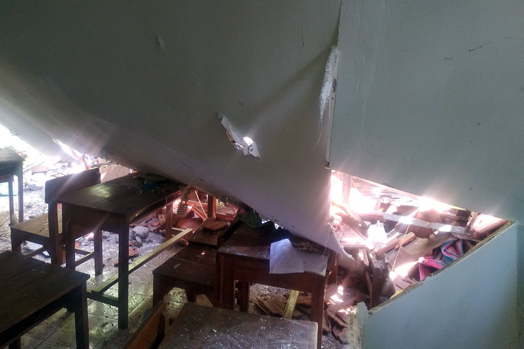 Sebelumnya, sebanyak dua orang meninggal dunia terdiri dari satu siswa dan guru, serta belasan siswa lainnya mengalami luka-luka akibat ambruknya atap di SDN Gentong, Kecamatan Gadingrejo, Kota Pasuruan, Selasa, 5 November 2019 pukul 08.30 WIB.
