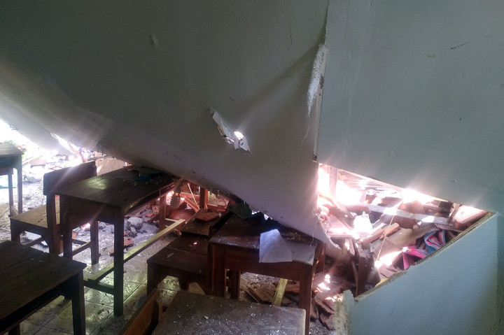 Sebelumnya, sebanyak dua orang meninggal dunia terdiri dari satu siswa dan guru, serta belasan siswa lainnya mengalami luka-luka akibat ambruknya atap di SDN Gentong, Kecamatan Gadingrejo, Kota Pasuruan, Selasa, 5 November 2019 pukul 08.30 WIB.