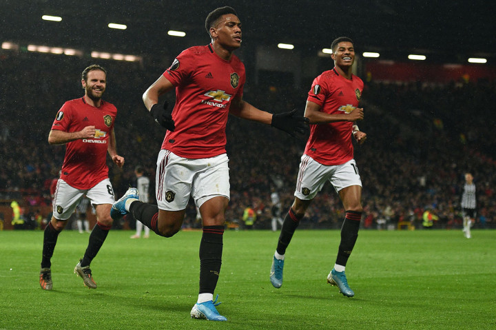 Anthony Martial menggandakan keunggulan timnya pada menit ke-33. Melewati beberapa pemain bertahan Partizan, sontekan kaki kiri Martial menjebol gawang Stojkovic. Skor 2-0 bertahan hingga jeda.