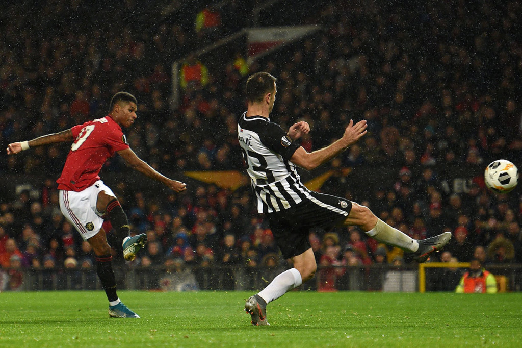 Empat menit babak kedua berjalan, MU memperbesar keunggulan menjadi 3-0 lewat Marcus Rasford.