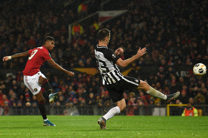 Empat menit babak kedua berjalan, MU memperbesar keunggulan menjadi 3-0 lewat Marcus Rasford.