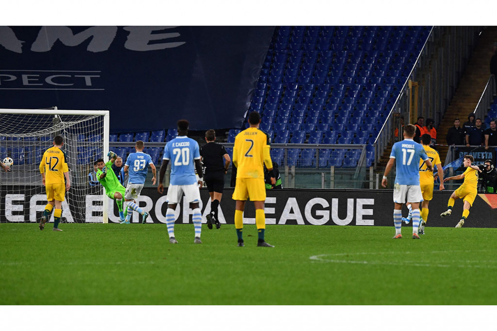 Celtic berhasil menyamakan kedudukan pada menit ke-38 lewat tembakan keras kaki kiri James Forrest. 