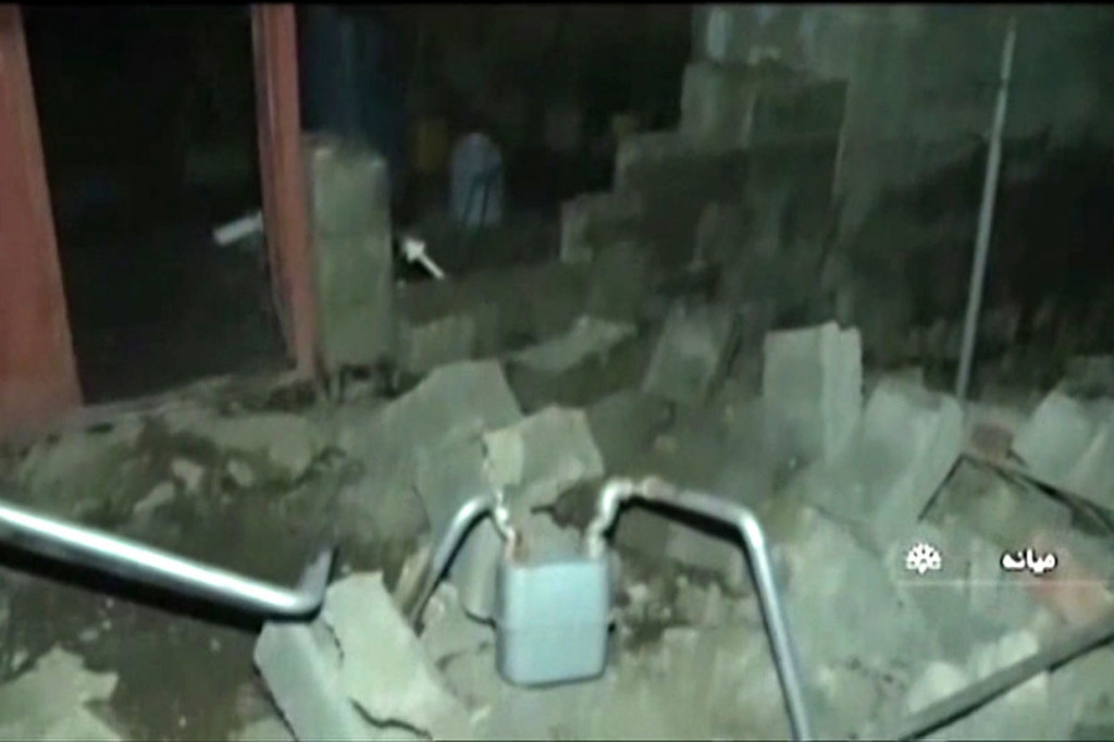 Gempa yang terjadi pada pukul 02.17 waktu setempat (05.27 WIB) tersebut menewaskan lima orang dan melukai 120 lainnya. Gempa juga mengakibatkan sedikitnya 30 rumah hancur.