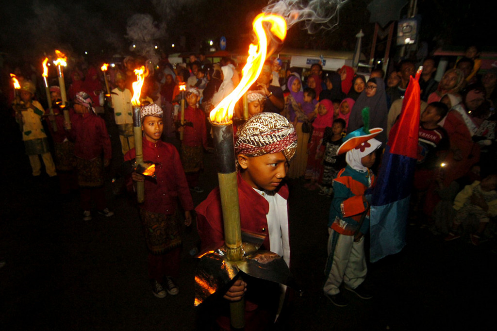 Pawai sambut Maulid Nabi Muhammad SAW yang diikuti ratusan peserta tersebut diisi dengan berbagai macam seni pertunjukan. Antara Foto/Oky Lukmansyah