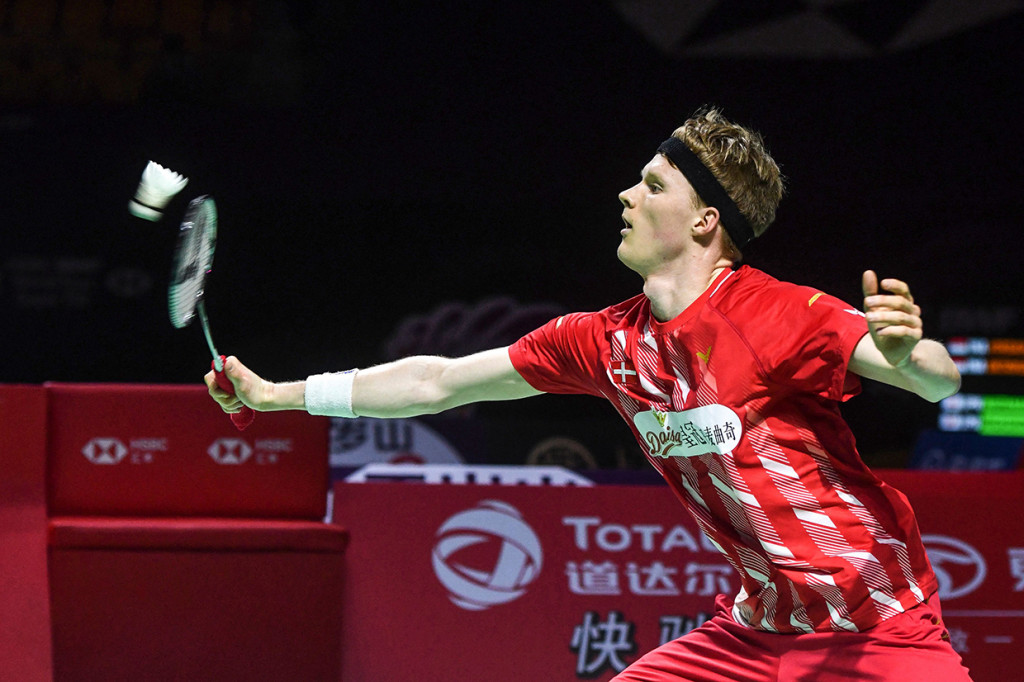 Bertanding di Haixia Olympic Sports Center, China, Jonatan kalah dua gim langsung dengan skor 16-21, 11-21 dalam durasi 46 menit dari Anders Antonsen.