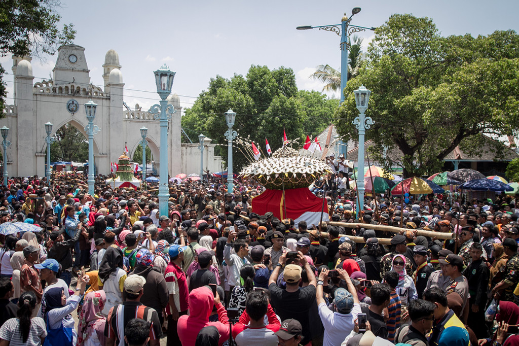 Pihak Keraton menghadirkan dua pasang gunungan laki-laki dan perempuan untuk diperebutkan warga dalam puncak perayaan Sekaten 2019 dan Maulid Nabi Muhammad SAW. 