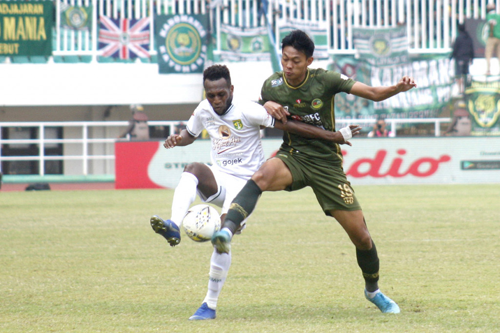 Laga PS Tira-Persikabo vs Persebaya Surabaya berakhir imbang dengan skor 2-2.