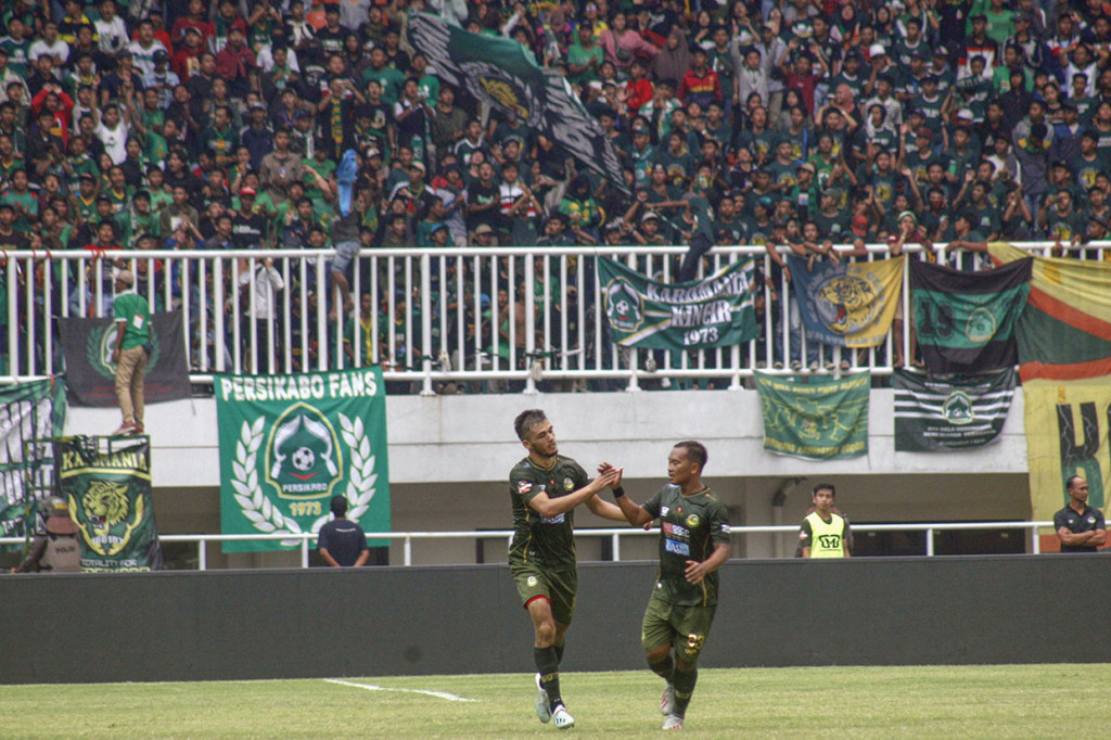 Dengan hasil ini, Tira-Persikabo kembali gagal meraih tiga poin, yang terakhir didapat pada Agustus. Sementara Persebaya juga melanjutkan puasa kemenangan mereka menjadi tujuh pertandingan.