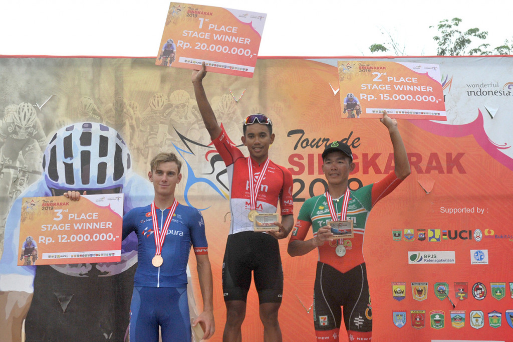 Etape kedelapan dengan rute Sungai Penuh di Jambi menuju Pesisir Selatan di Sumatera Barat sejauh 212,9 kilometer dimenangkan Jamalidin dengan catatan waktu lima jam empat menit 46 detik, disusul Rustom Lim dari 7Eleven CliQQ - Air21RP by Roadbike Philippines pada posisi kedua, dan Jesse Ewart dari Sapura Cycling Team pada posisi ketiga.
