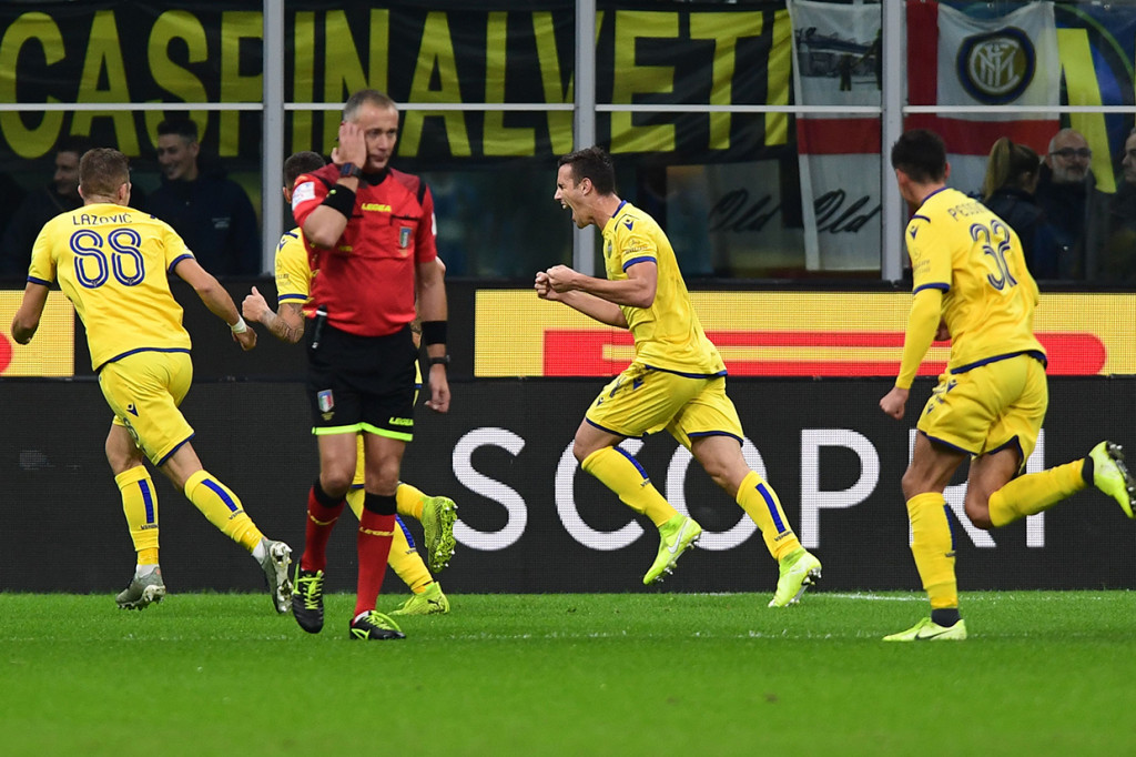 Inter Milan sempat tertinggal di babak pertama lewat gol Valerio Verre. 
