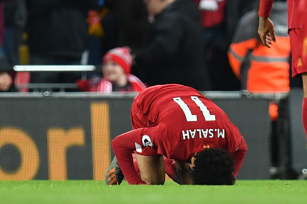 Pemain Liverpool Mohamed Salah melakukan selebrasi usai mencetak gol ke gawang Manchester City.