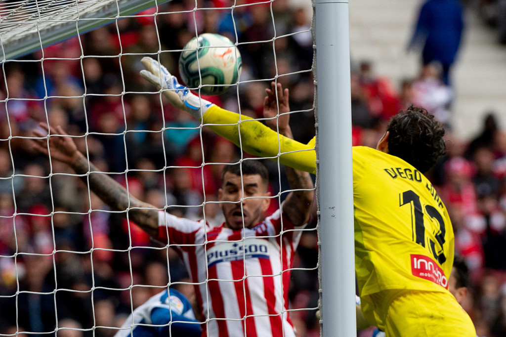 Atletico membalas lewat gol Angel Correa menjelang turun minum.
