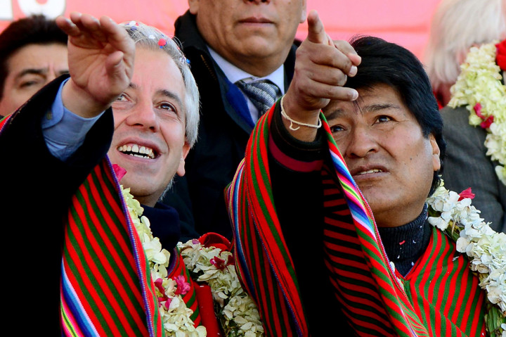 Sang wakil presiden, Alvaro Garcia Linera, serta Senat Presiden Adriana Salvatierra juga telah mengundurkan diri. AFP Photo/Aizar Raldes