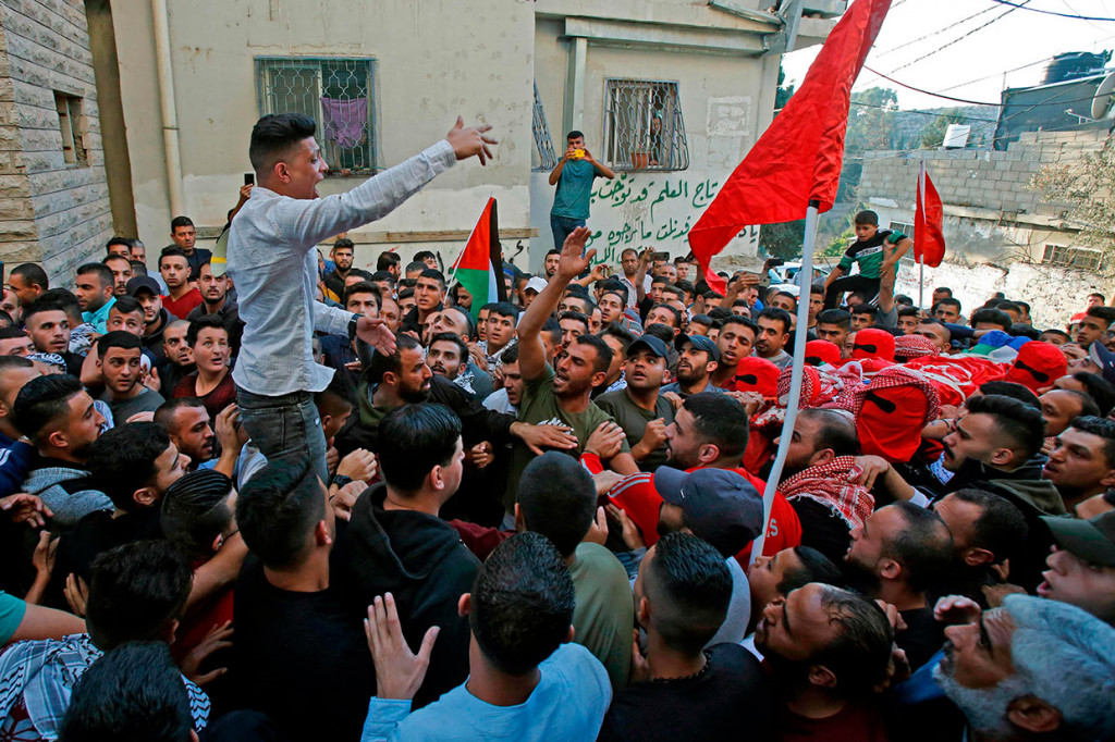 Omar Badawi, 22, ditembak di bagian dada di kamp pengungsi Al-Aroub, dekat Kota Al-Khalil (Hebron). Omar sempat dibawa ke Rumah Sakit Ahali di kota terdekat Hebron, di mana ia dinyatakan meninggal.