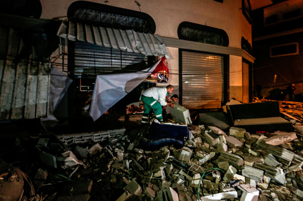 Israel menyalahkan Ata karena berada di belakang tembakan roket baru-baru ini dari Jalur Gaza ke wilayahnya, dan tentara menyebutnya 'bom detak' dalam pernyataannya yang mengumumkan serangan itu. Israel juga menyalahkannya karena berada di balik tembakan sniper dan peluncuran drone.