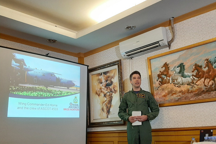 Komandan Sayap Royal Air Force Inggris, Ed Horne mengatakan, pesawat canggih ini bahkan bisa terbang dua kali lebih jauh dibanding pesawat angkut lainnya, dan dapat mengangkut lebih dari 37 ton. Biasanya, jumlah tersebut dapat diangkat oleh dua pesawat.