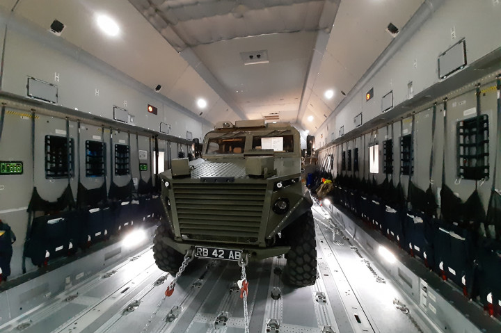 Pesawat A400M pernah digunakan untuk membawa bantuan bagi korban gempa dan tsunami Palu pada 2018. Bahkan, saat mendarat di Bandara Halim Perdanakusuma, pesawat ini tengah mengakut berbagai cargo sekaligus sebuah mobil besar.